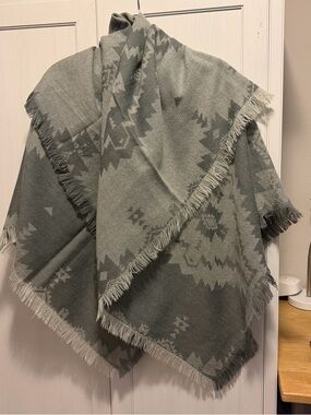 Cozy Gray Geometric Fringe Throw Blanket